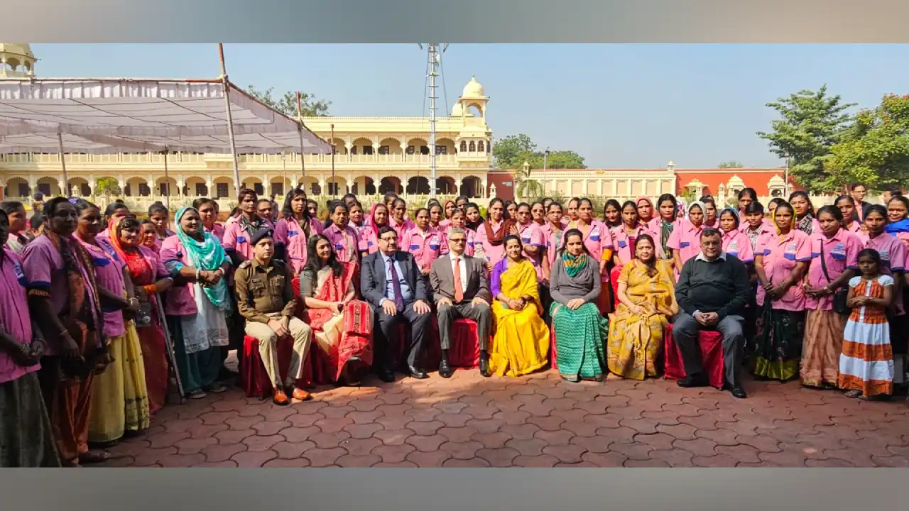 विधिक सेवा प्राधीकरण एवं गनेड़ीवाल चेरिटेबल ट्रस्ट ने आयोजित किया ई-ट्राईसायकल एवं ई-रिक्शा कार्यक्रम