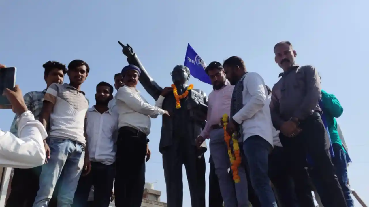 प्रतापगढ़ भारत देश के गौरवशाली सशक्त महान संविधान की 75 वे सालगिरह 26 नवंबर को संविधान दिवस मनाया जाता है