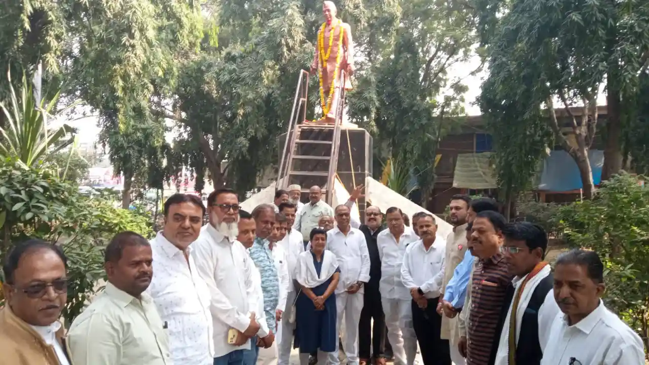 आजादी के बाद अभावग्रस्त भारत के नवनिर्माण में प्रमुख योगदान रहा पंडित नेहरू का - रातडिया