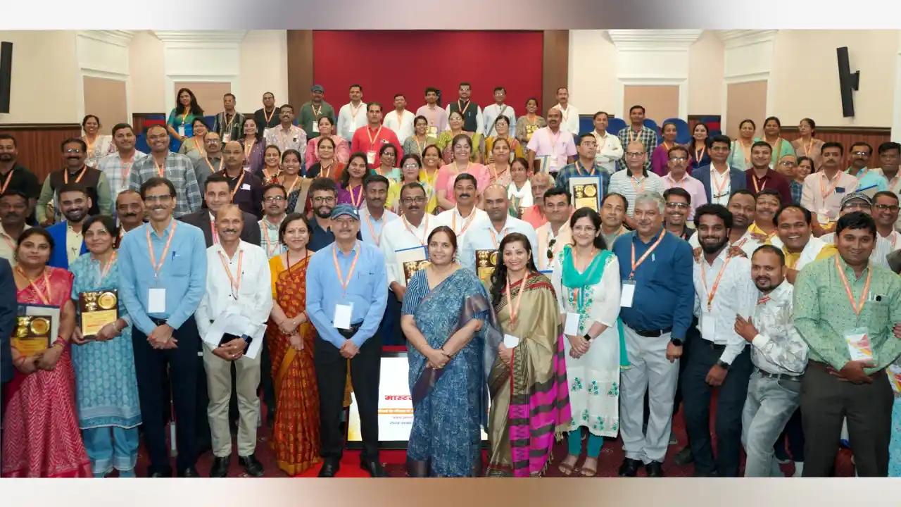 राज्य आनंद संस्थान द्वारा उत्कृष्ट प्रदर्शन के लिए मास्टर ट्रेनर का भोपाल में किया सम्मान