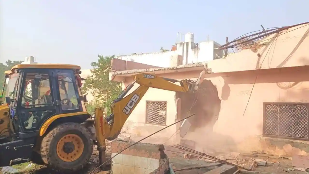 जिला प्रशासन द्वारा 90 करोड़ रूपये मूल्‍य की 12 बीघा सरकारी जमीन अतिक्रमण मुक्‍त 