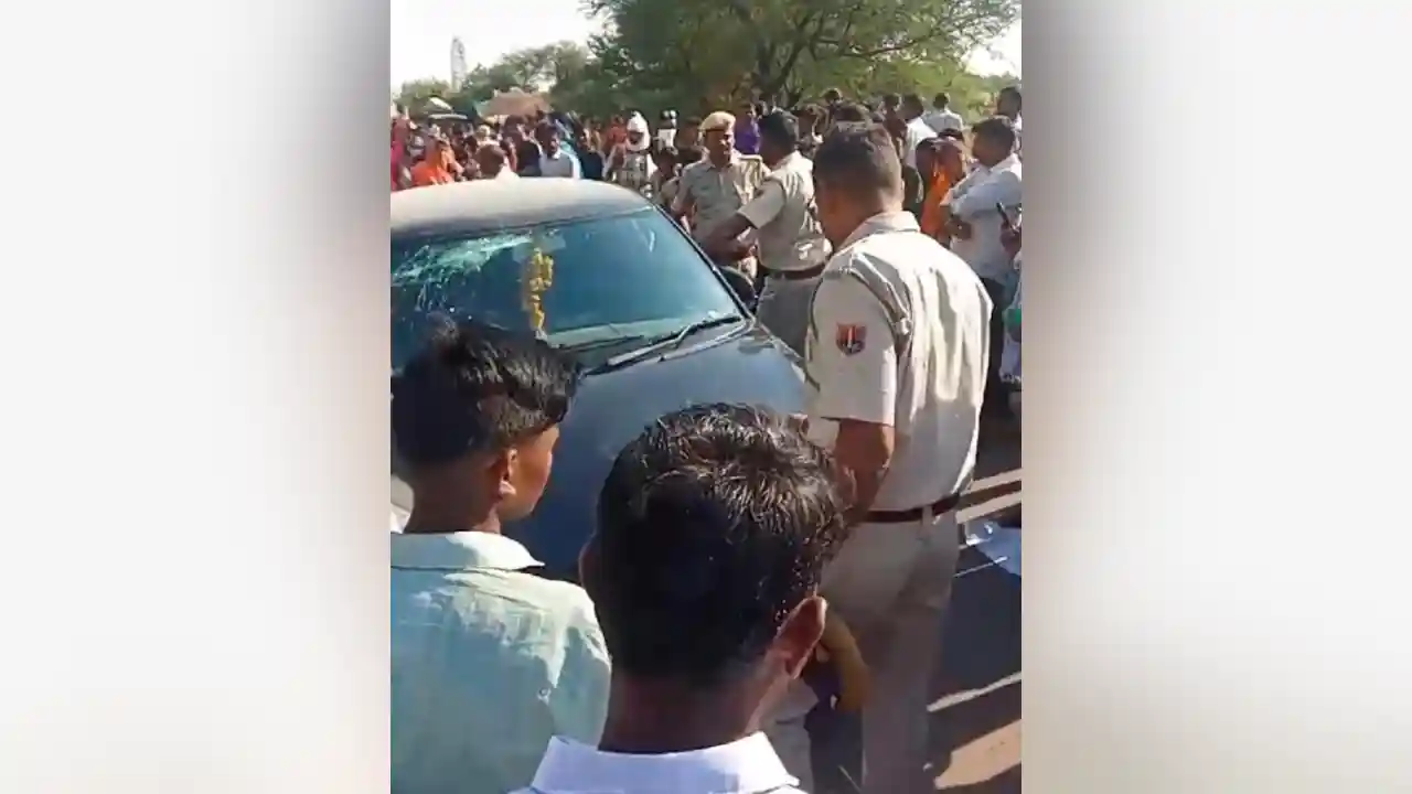 प्रतापगढ़ में 3 सिरफिरो ने स्विफ्ट कार से मचाया आतंक