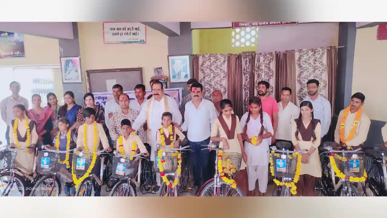 शासकीय एकीकृत उच्चतर माध्यमिक विद्यालय पालसोड़ा में किया गया निशुल्क साइकिल वितरण
