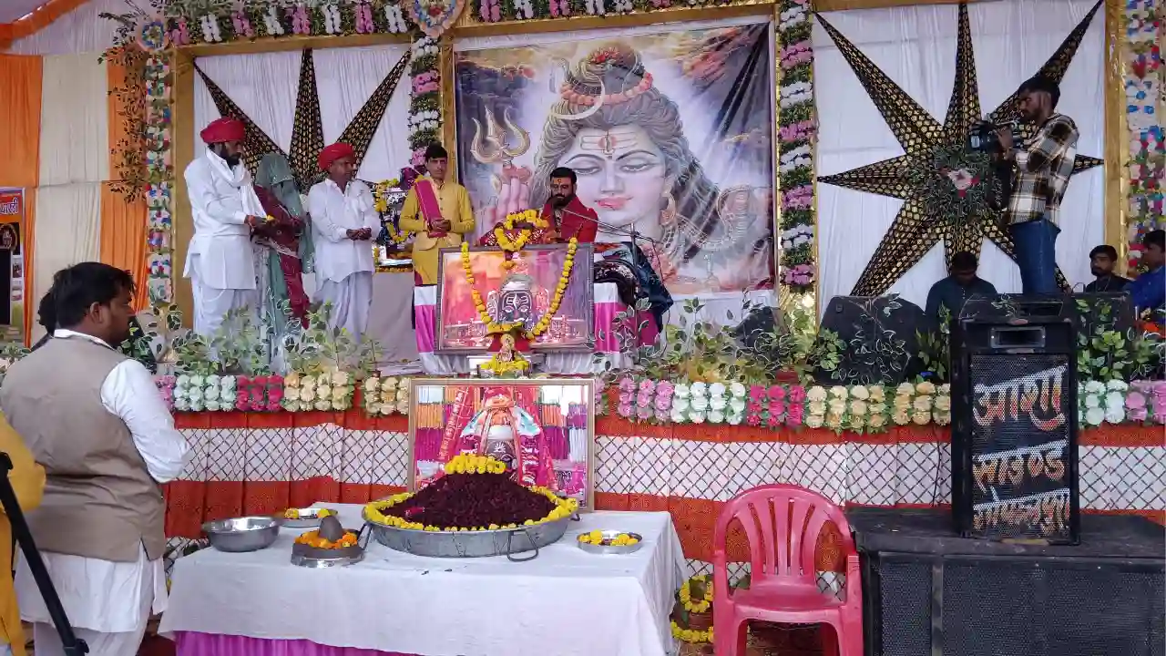 श्री नर्वदेश्वर शिव महापुराण कथा उपलक्ष में 1251 कलश की भव्य शोभा यात्रा निकाली