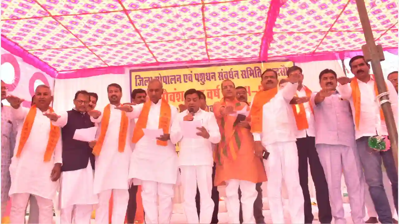 उप मुख्यमंत्री श्री देवड़ा द्वारा गौरक्षार्थ संकल्प की शपथ दिलाई