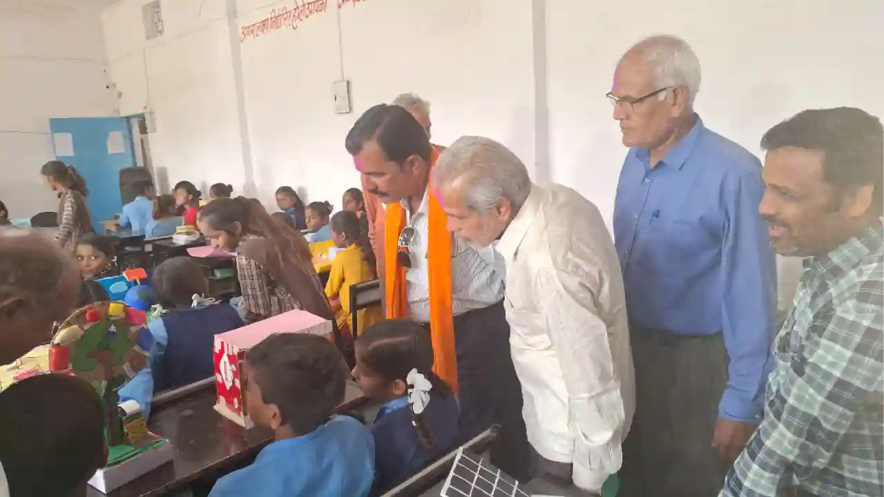 शासकीय उच्चतर माध्यमिक विद्यालय कदवासा में जन शिक्षा केंद्र स्तरीय विज्ञान प्रदर्शनी का आयोजन किया गया