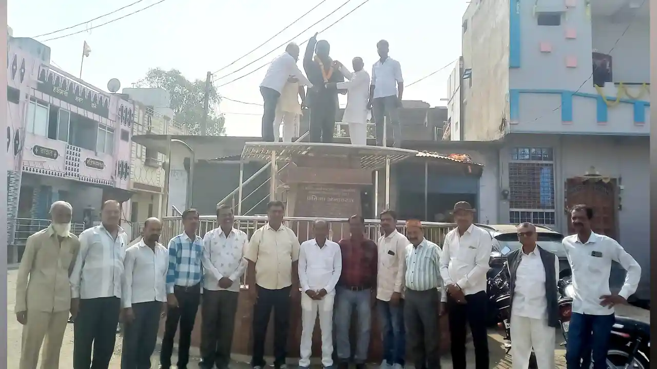 विजयपुर उपचुनाव में गोलीबारी कर दहशत फैलाने वालों की गिरफ्तारी की मांग को लेकर ब्लॉक कांग्रेस मल्हारगढ़ ने सौपा ज्ञापन