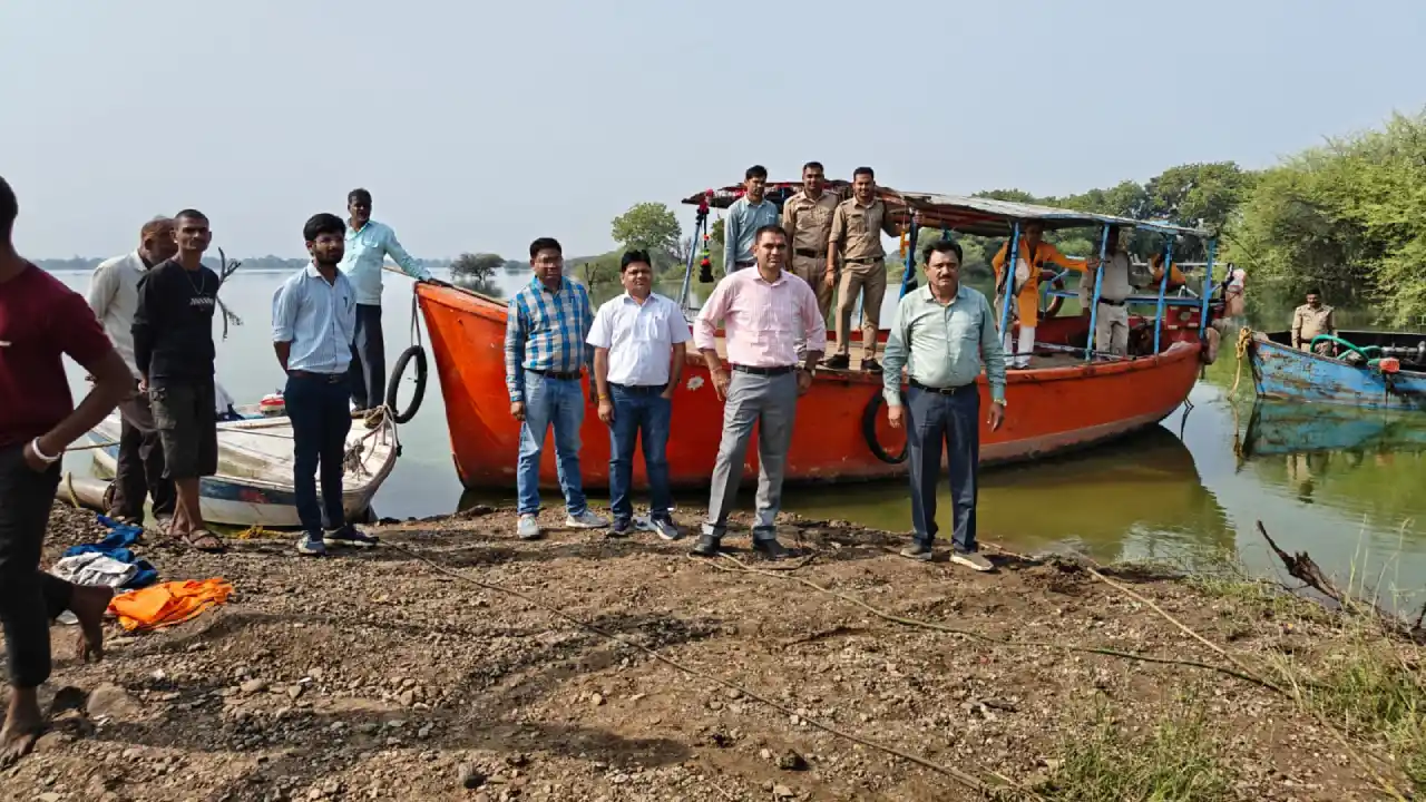 प्रशासन ने की रेत के अवैध उत्‍खनन पर कार्यवाही