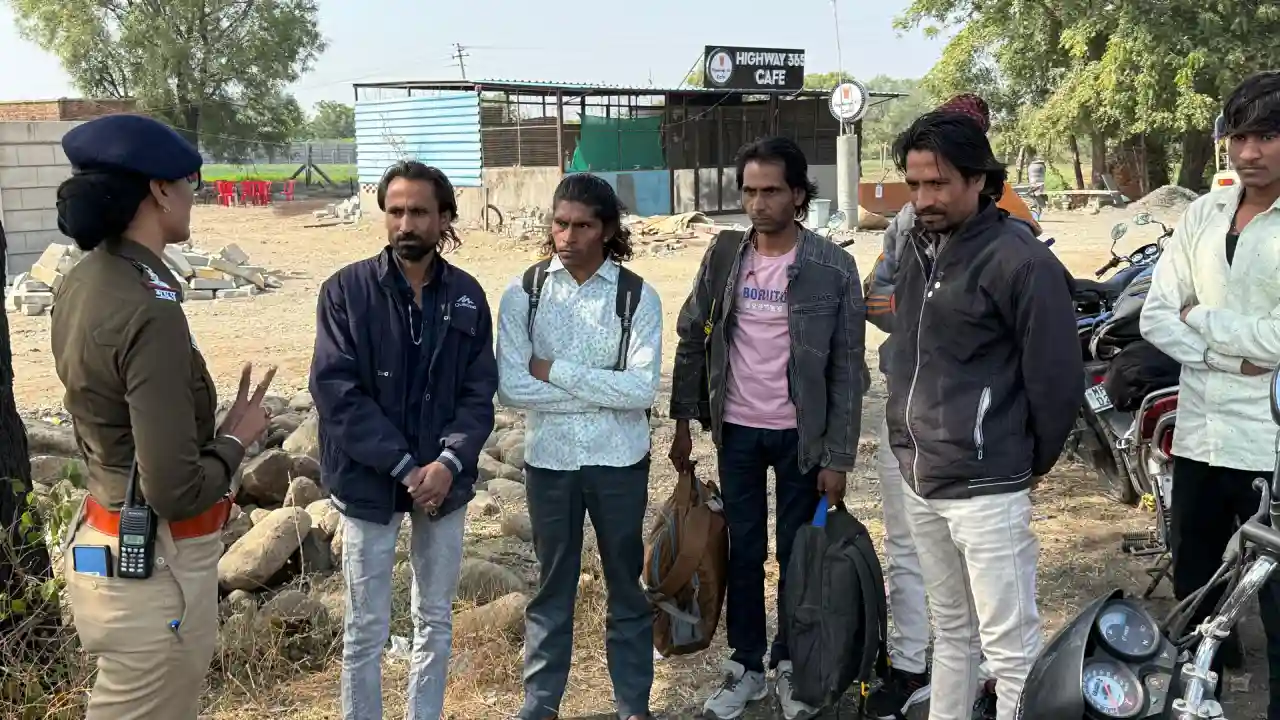 यातायात नियमों के प्रति जागरूकता के साथ यातायात पुलिस कर रही चालानी कार्यवाही