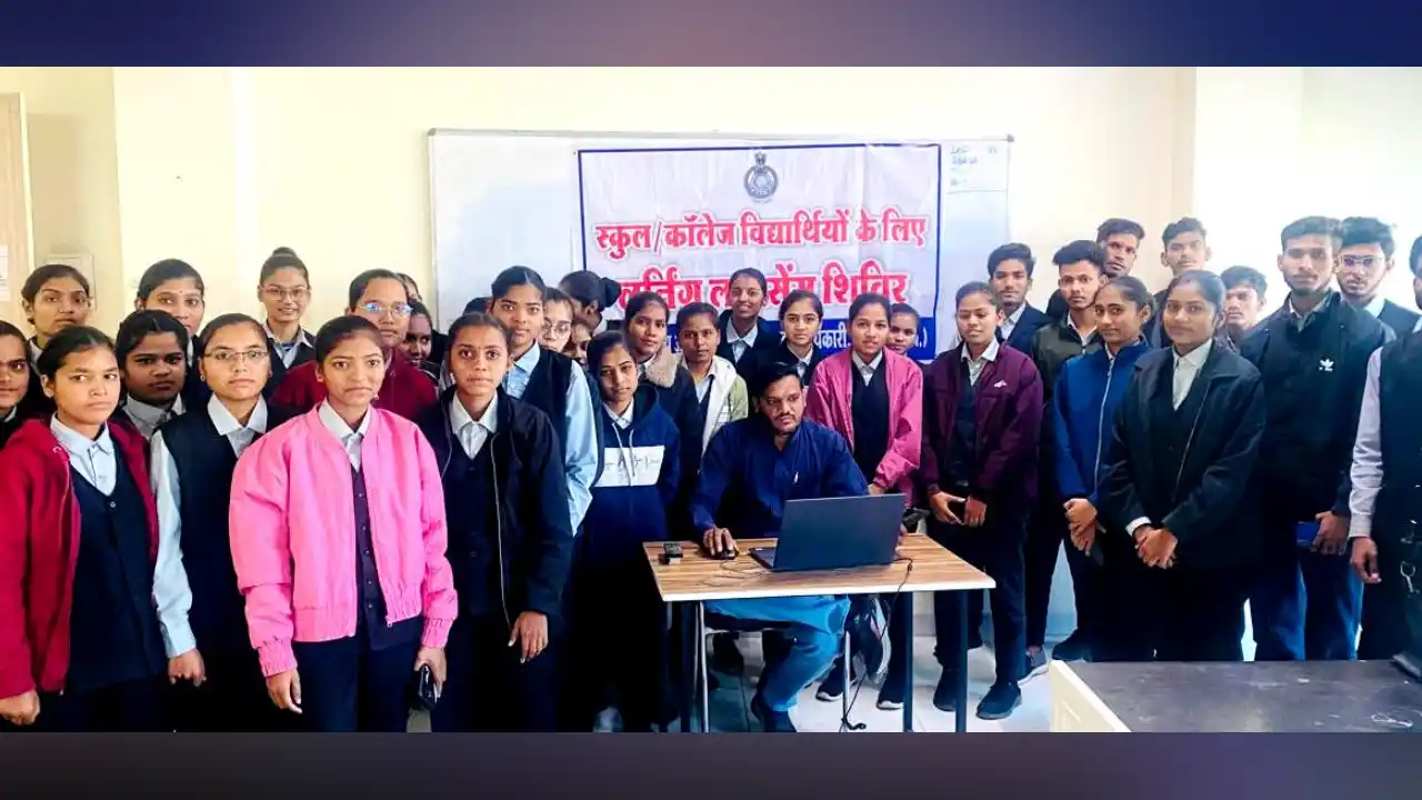परिवहन विभाग द्वारा कॉलेजों में ड्राईविंग लायसेंस के लिए आयोजित हो रहे शिविर  