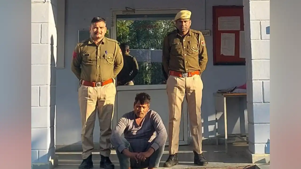 बिजली का खम्भे तोडकर सरकारी सम्पति को नुकसान के मामले में अभियुक्त को किया गिरफ्तार बिजली का खम्भे तोडकर सरकारी सम्पति को नुकसान के मामले में अभियुक्त को किया गिरफ्तार