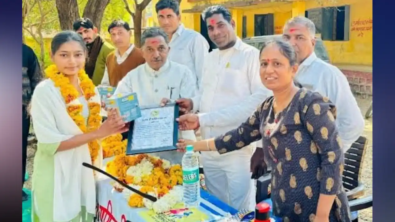 मेधावी छात्र छात्राओ का सम्मान 