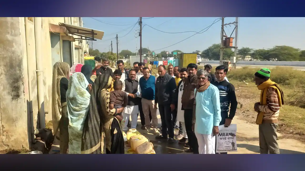 मल्हारगढ़ मलिन बस्ती के रहवासी मूलभूत सुविधाओं से वंचित,कांग्रेसनेताओ ने मौके पहुंचकर सुनी समस्याएं।