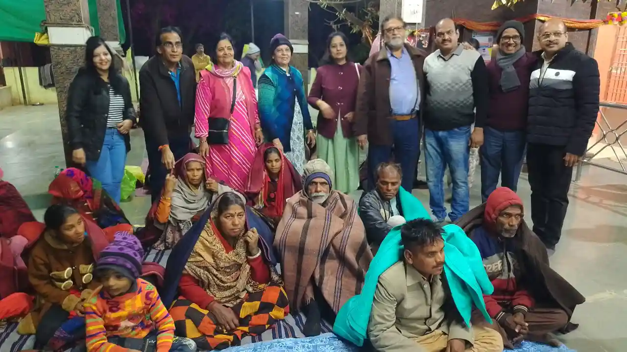 जैन सोशल ग्रुप ग्रेटर नीमच ने आवरी माता जी मन्दिर पर लकवाग्रस्त रोगियों को गर्म ऊनी कंबल वितरण किए