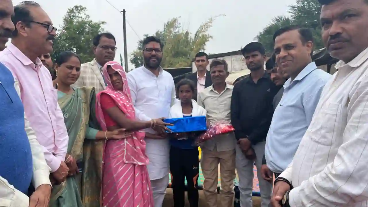 जिले की नन्ही क्रिकेटर सुशीला मीणा से भड़ाना ने की मुलाकात प्रदेश अध्यक्ष राठौर से करवाई दूरभाष पर बात