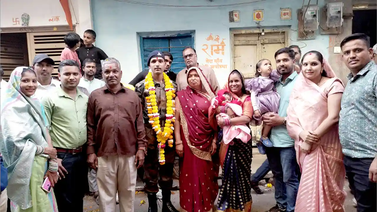 देश सेवा का सपना संजोने वाले दिलीप कुमावत का इंडियन आर्मी में हुआ चयनघर लौटने पर क्षेत्र में खुशी का माहौल, किया स्वागत