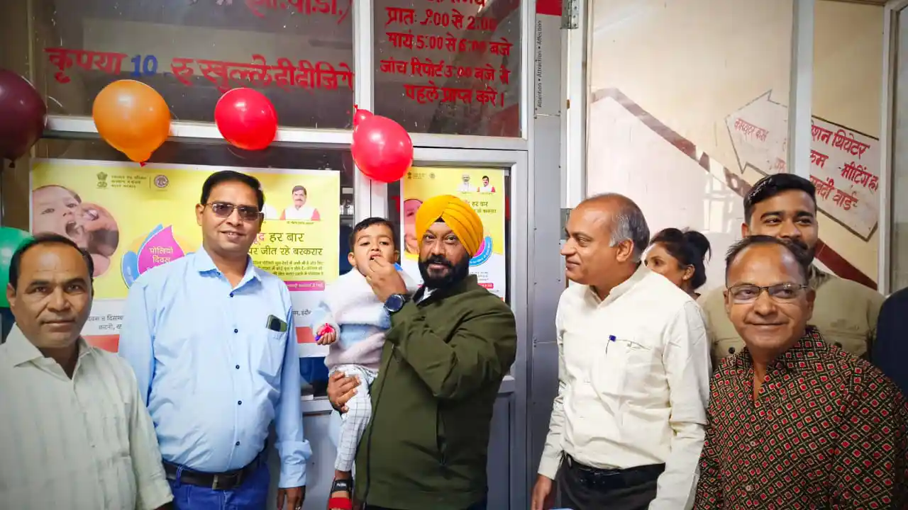 पल्स पोलियों अभियान का शुभारंभ जिला चिकित्सालय में हुआ 