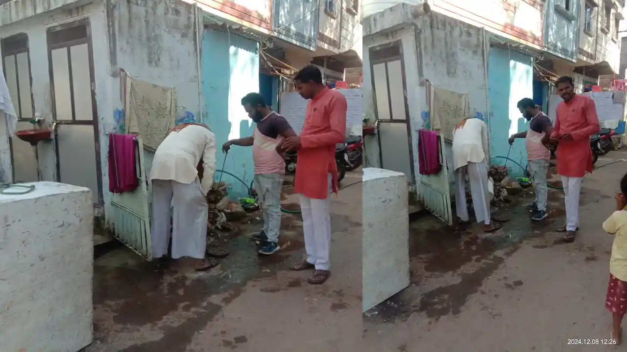 कल्याण कमलमय समर्थक समिति ने वार्ड क्रमांक 15 मे चोक हुई शिविर लाईनो को कराया दुरुस्त!