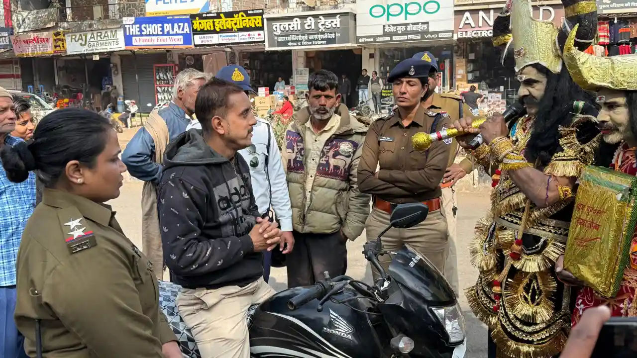 सडक सुरक्षा माह 2025 परवाह थीम अंतर्गत नुक्कड नाटक का आयोजन