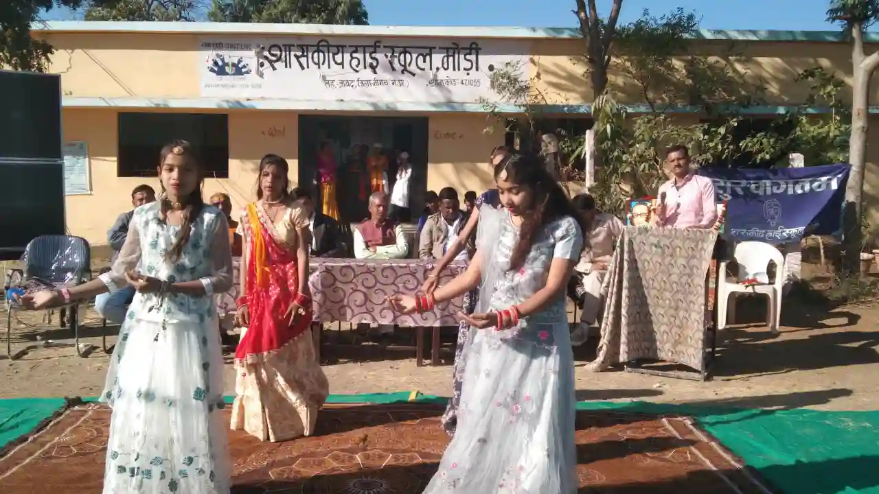ग्राम मोड़ी के शासकीय हाई स्कूल एवं माध्यमिक स्कूल में हर्षोल्लास के साथ मनाया गया 76 वा गणतंत्र दिवस