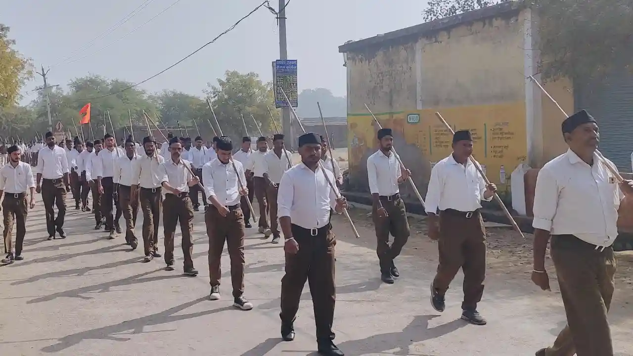 ग्राम पालसोड़ा में राष्ट्रीय स्वयंसेवक संघ ने निकाला पथ संचलन, नगर में जगह-जगह पुष्प वर्षा से हुआ ऐतिहासिक स्वागत, अंबिका रिसॉर्ट में हुआ बौद्धिक