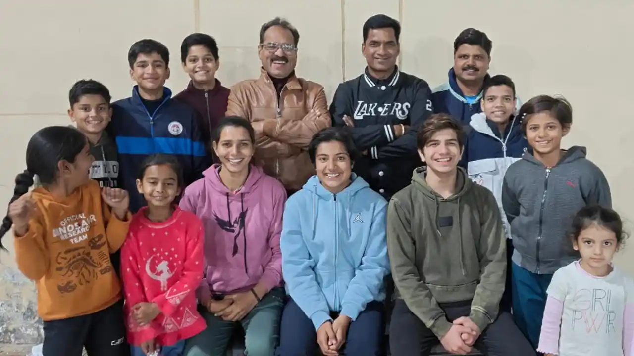 स्विमफ्लाय तैराकों को ऐतिहासिक सफलता