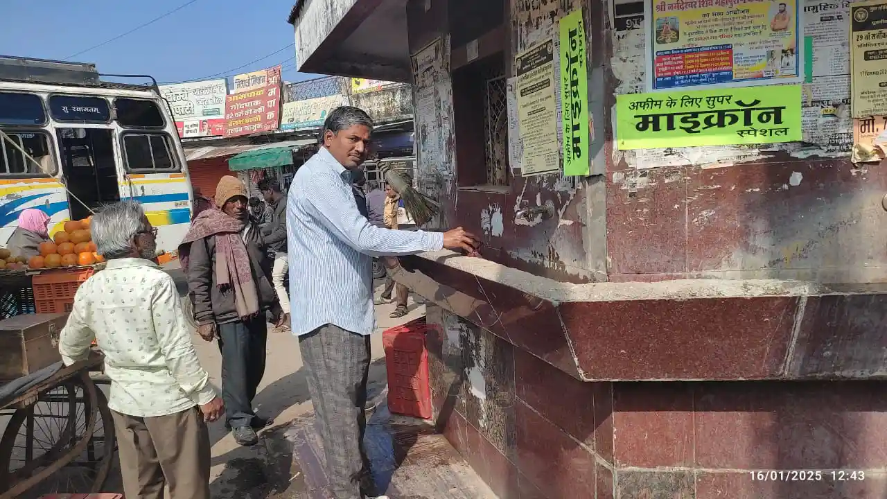 जावद चौपडा जल मंदिर प्याऊ की सफाई करके दिया स्वच्छता का संदेश