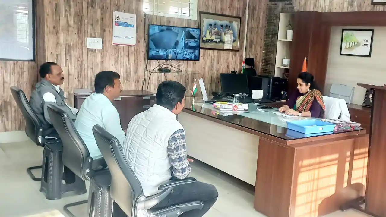 जिला चित्सालय के ब्लडबैंक में भारी भ्र्ष्टाचार कांग्रेसनेताओ ने कलेक्टर से की शिकायत।