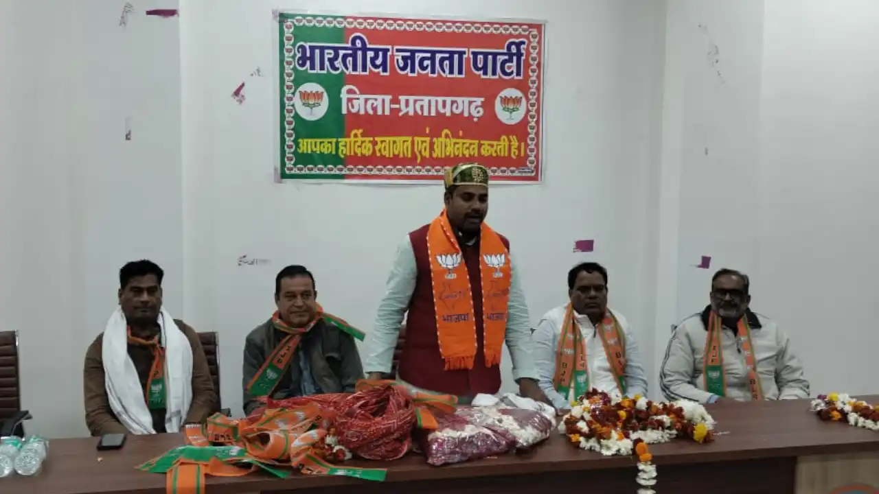 भाजपा अल्पसंख्यक मोर्चा के प्रदेश अध्यक्ष मेवाती का भाजपा पदाधिकारीयों द्वारा गर्म जोशी के साथ स्वागत भारतीय जनता पार्टी कार्यकर्ताओं का सम्मान करती है - मेवाती