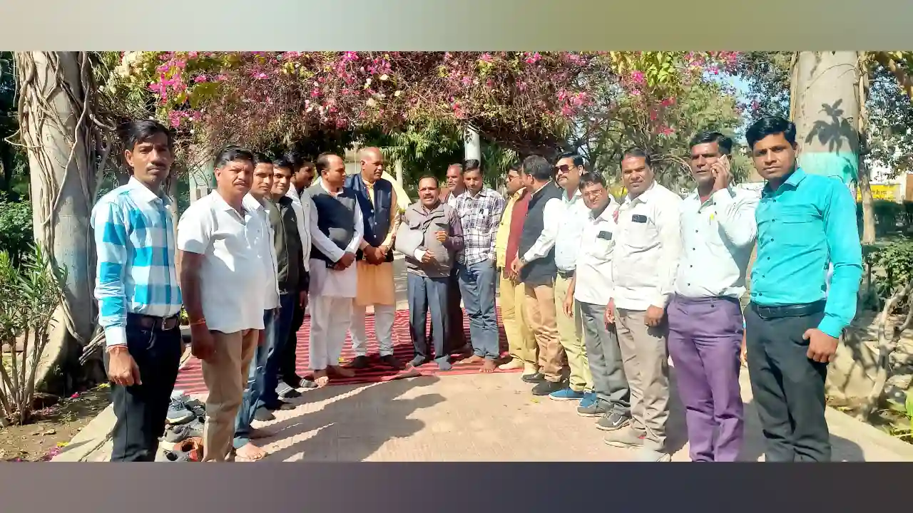 जय बापू, जय भीम, जय संविधान 27 जनवरी के कार्यक्रम को लेकर ब्लॉक कांग्रेस मल्हारगढ़ की मंडलम प्रभारीयो की वैठक संपन्न