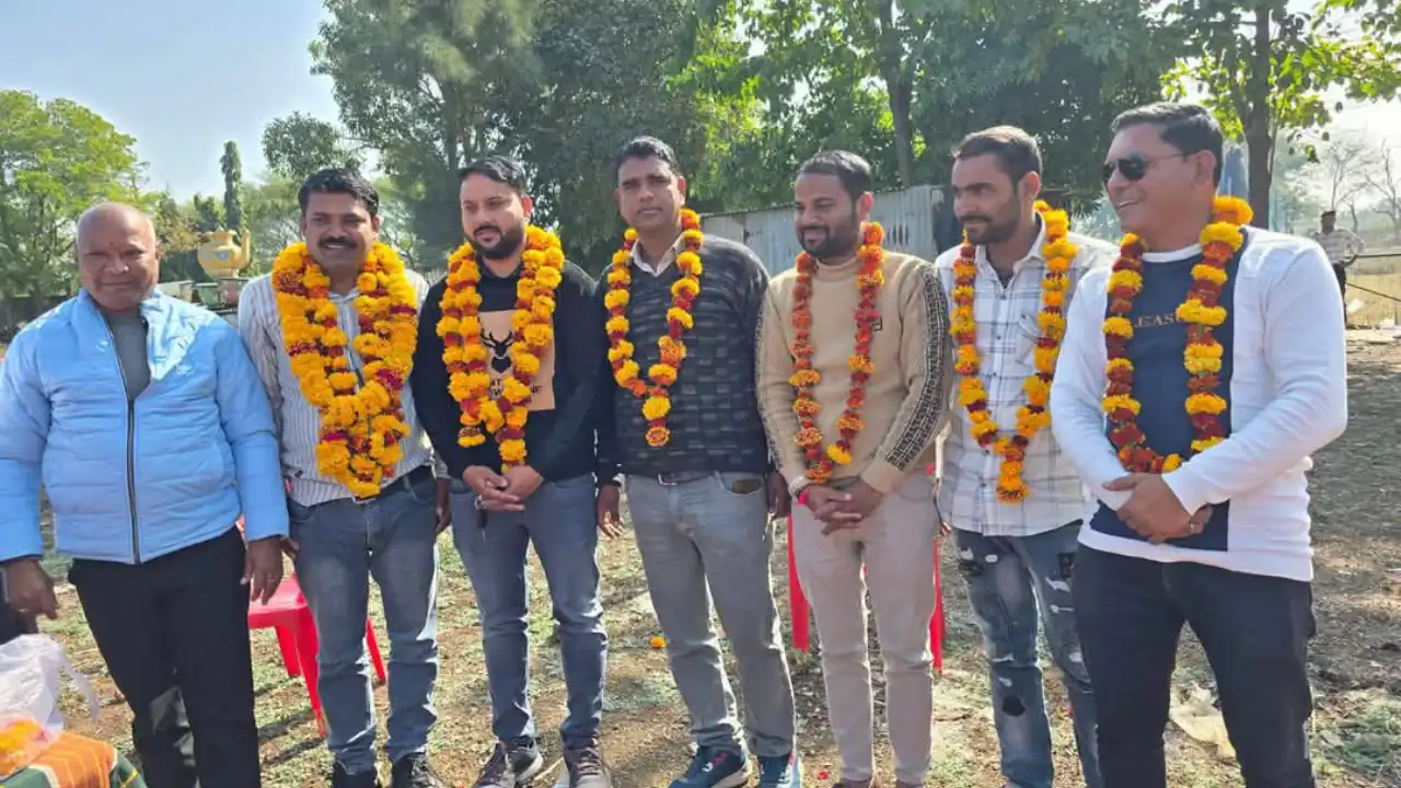 आज मनासा प्रेस क्लब के चुनाव हर्षोल्लास के साथ हुए जिसमें हमारे छोटे भाई दिनेश पडायपंती अध्यक्ष मनोनीत हुए और भाई रवि उपाध्याय सचिव बने बने