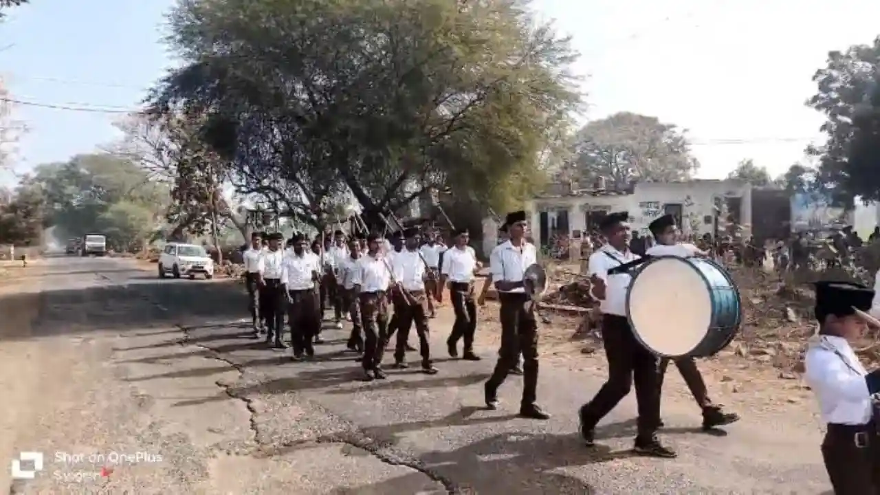 राष्ट्रीय स्वयं सेवक संघ का निकला विशाल पथ संचलन