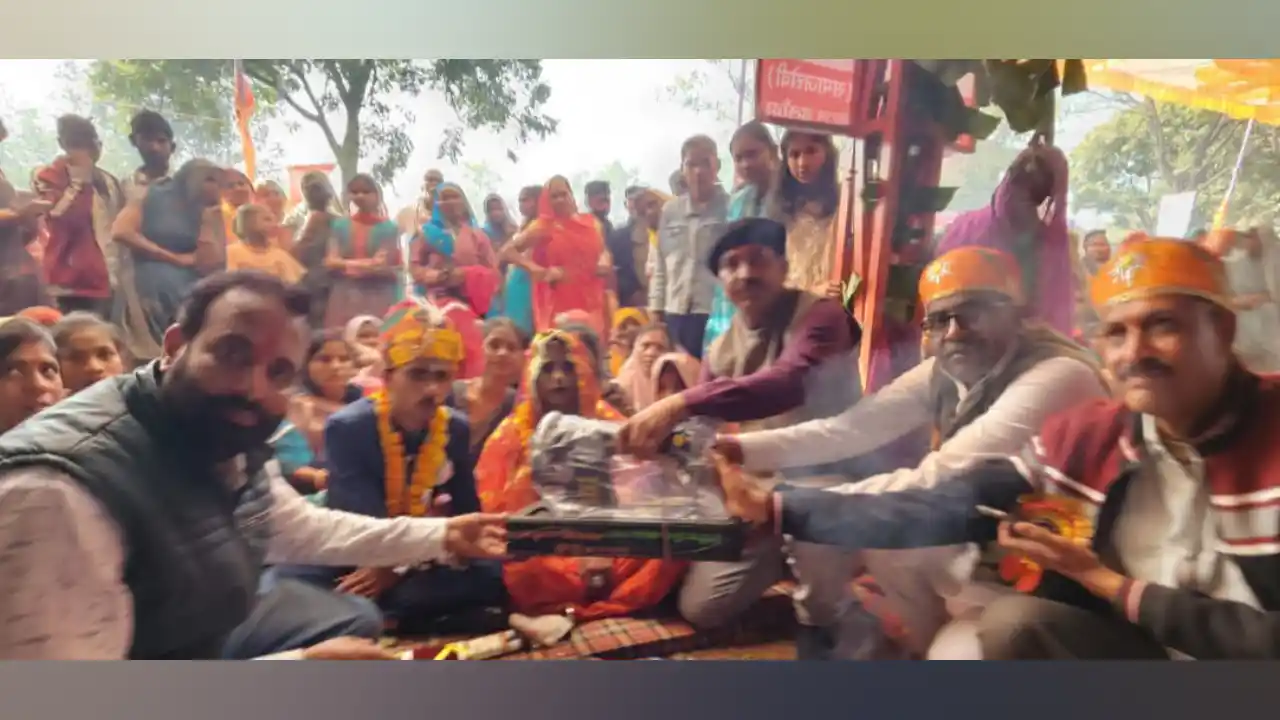कन्यादान मे 75 सिलाई मशीनें केपीसिंह दानवीर भामाशाह द्वारा भेंट