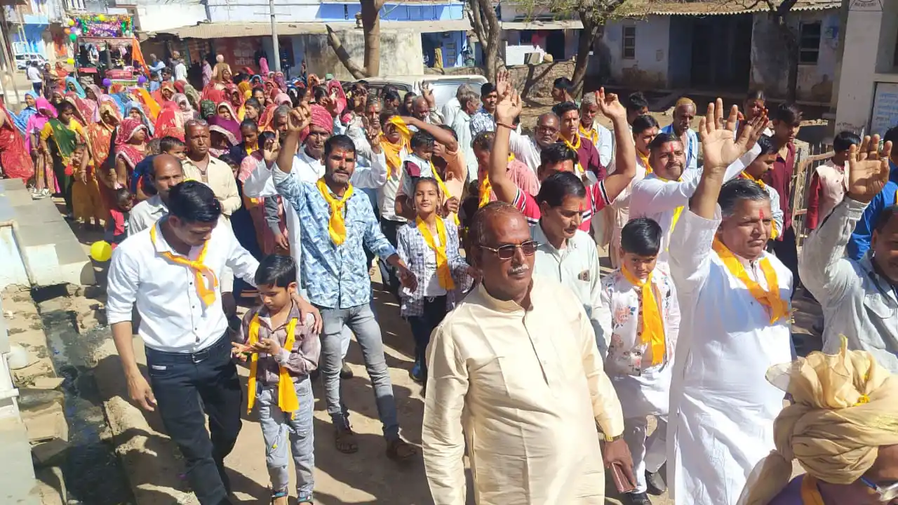 मेवाड़ा प्रजापत समाज ने मनाया श्री यादें कुलदेवी सियादेवी का जन्मोत्सव, निकाली भव्य शोभायात्रा