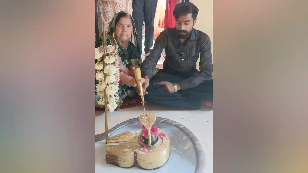 श्री विश्वनाथ महादेव मंदिर पर महाशिवरात्रि का पर्व मनाया गया