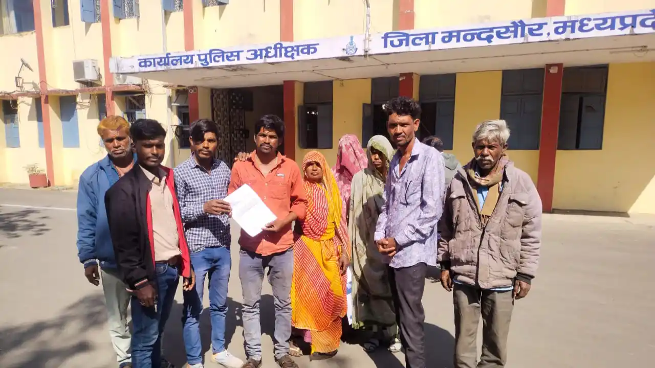 तलवार से हमला कर मारपीट मे गंभीर घायल तिला चिकित्सालय मे मरणासन