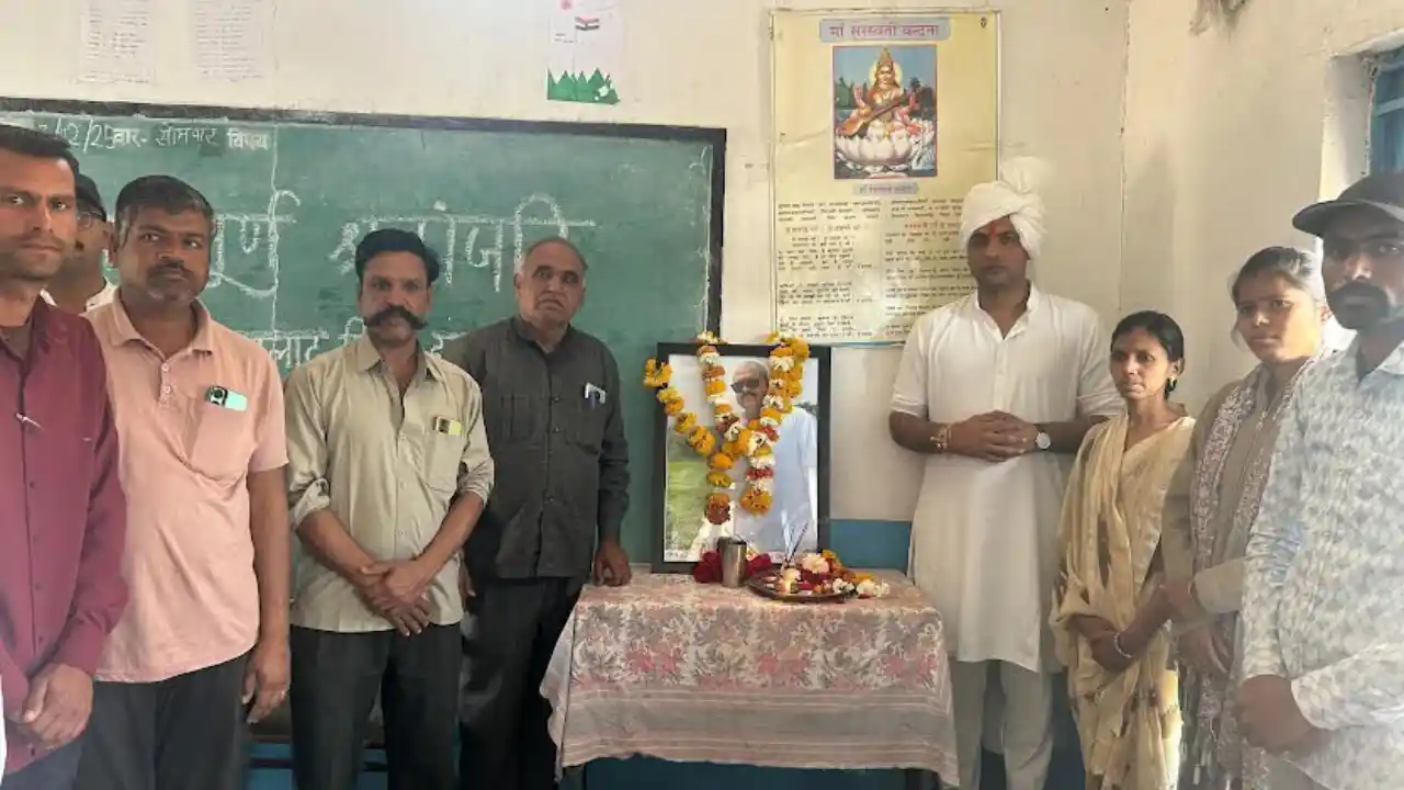मंदसौर जिले के सीतामऊ तहसील के गाँव मुवाला में शोकसभा का आयोजन