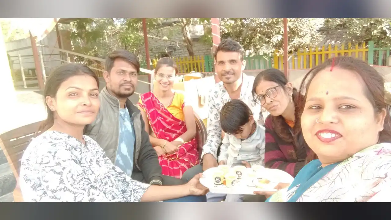 जन्मदिन को लेकर नीमच रेलवे स्टेशन पर हुई चाय पर चर्चा , साथ ही कल मनेगा जन्मदिन
