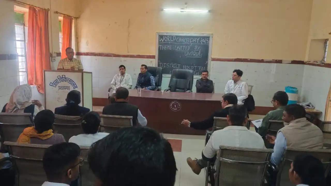 कैंसर होने से पहले दिखतें हैं ये लक्षण समय रहते पहचान लें. इलाज से बच जाएगी जान जिला चिकित्सालय में कैंसर पर जागरूकता सेमिनार का आयोजन