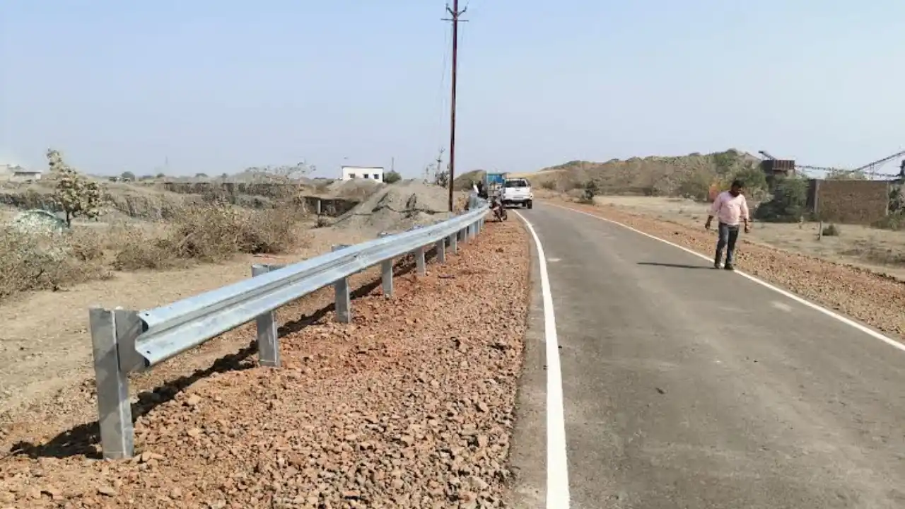 प्रधानमंत्री ग्रामीण सड़क योजना के तहत हुआ सड़क का उद्धार