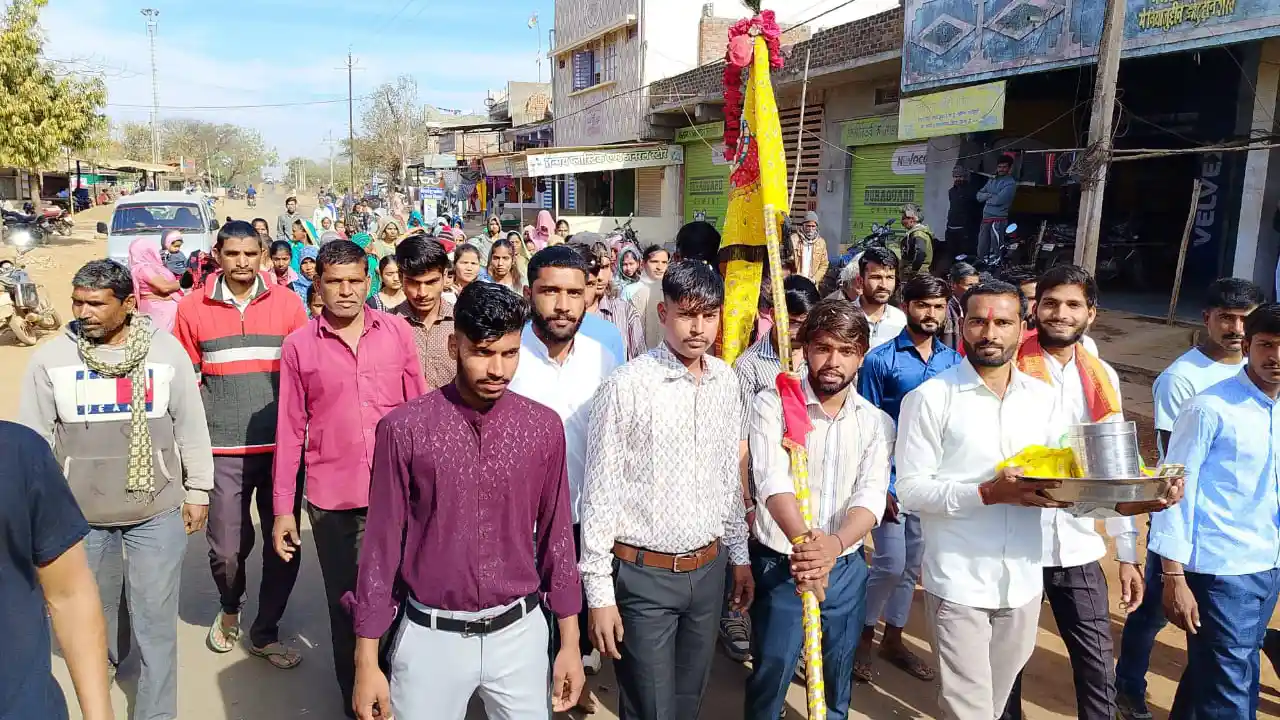 मल्हारगढ़ के नरेश खाटू श्याम के दिव्य दर्शन हेतु चीताखेड़ा से जत्था पैदल हुआ रवाना