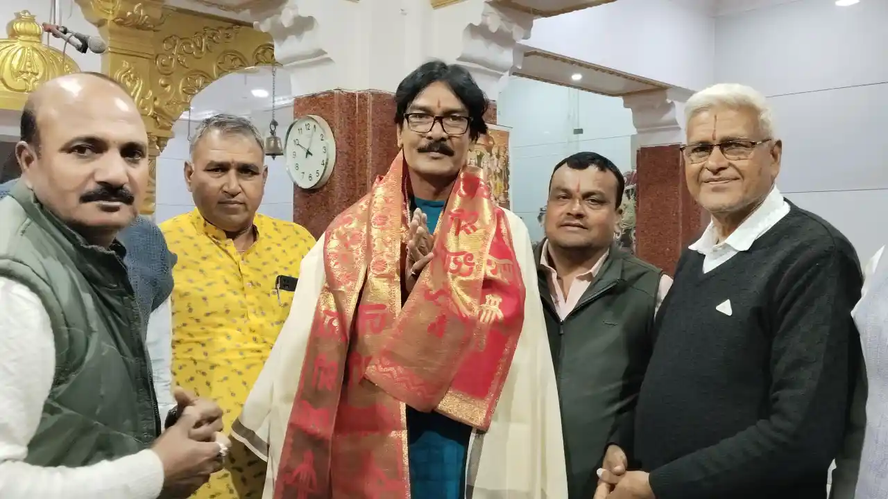 श्री राम मंदिर पर हुई भव्य भजन संध्या ,,भजन गायक मुकेश माहेश्वरी ने एक से बढ़कर एक भजनों की दी प्रस्तुति,थिरके भक्तजन