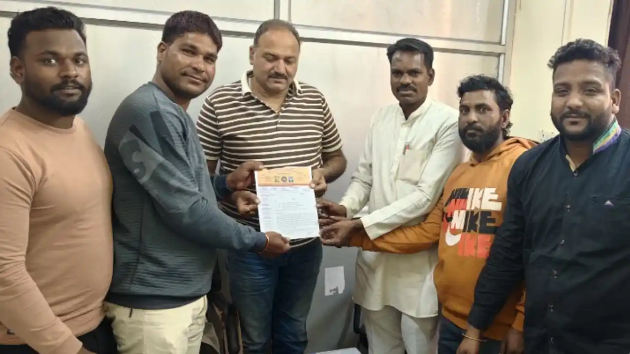 सफाई जनसेवको की नियुक्ति को लेकर नगर पालिका स्वास्थ सभापति को सौंपा ज्ञापन !