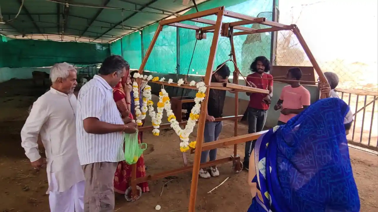 अरावली गौशाला को बैरागी परिवार द्वारा लिफ्टिंग मशीन भेंट