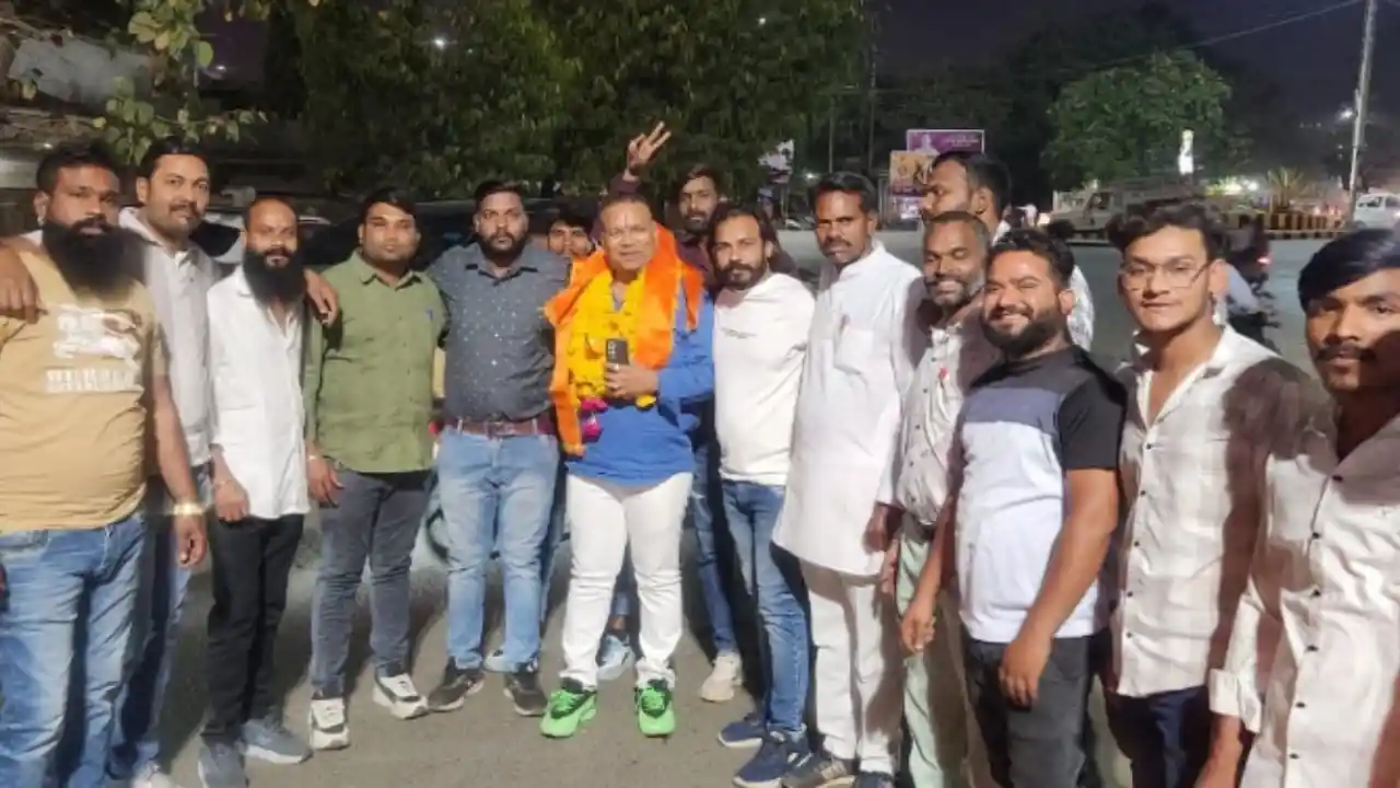 वरिष्ठ समाजसेवी डीपी सिंह चौहान को किया समाज सेवीयो ने सम्मानित!