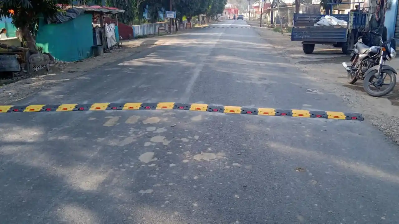 नगर परिषद द्वारा स्पीड ब्रेकर लगवाए गए