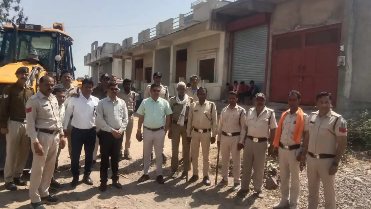 सिंगोली में सर्वे क्रमांक 70 पर चला प्रशासन का बुलडोजर,सर्वे 70 पर काबिज सरकारी भूमि को किया पूरी तरह से अतिक्रमण मुक्त