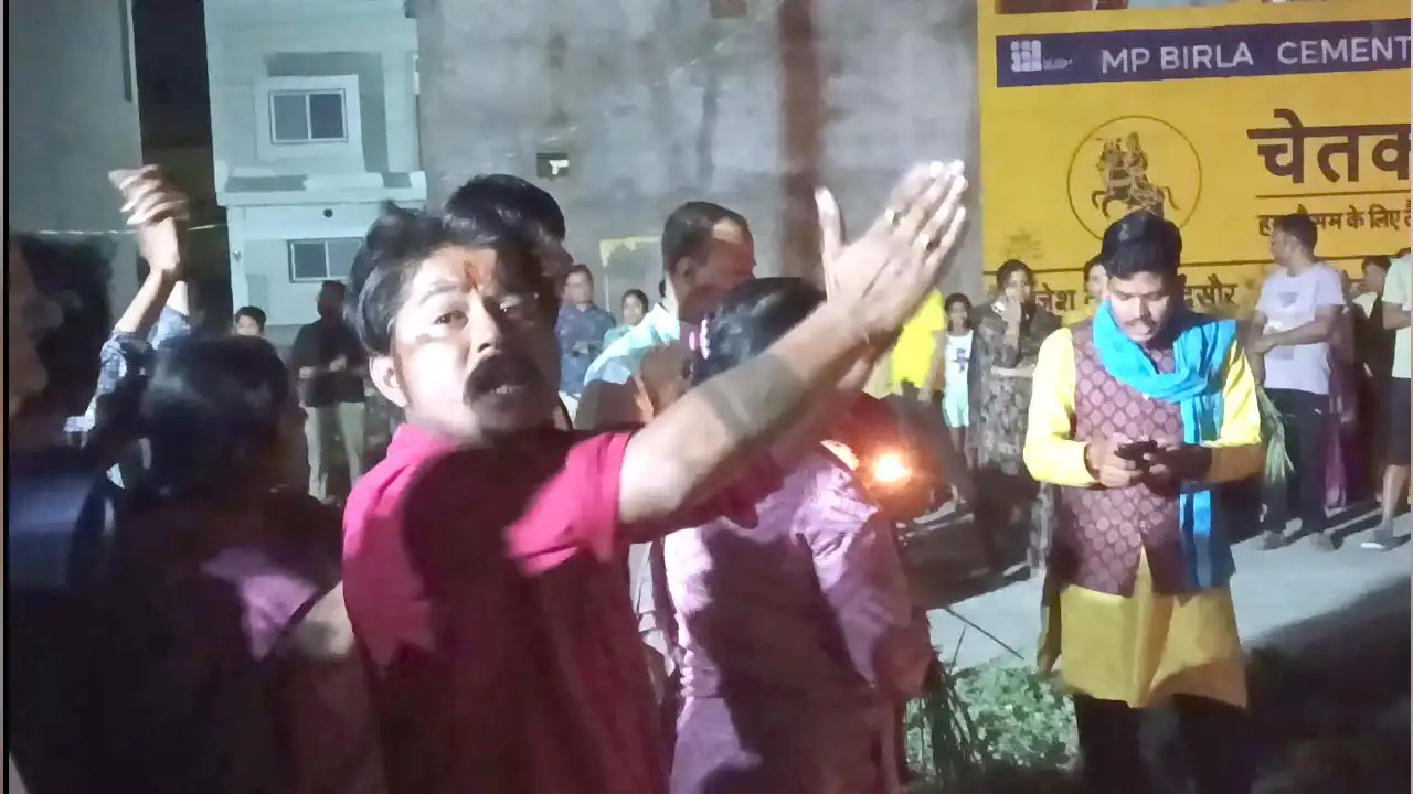 सामूहिक हनुमान चालीसा पाठ के साथ हुआ होलिका दहन