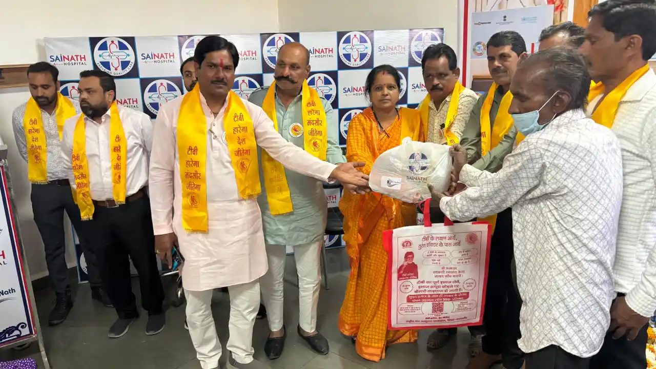 प्रधानमंत्री टीबी मुक्त भारत अभियान के अंतर्गत टीबी मरीजों के लिए 101 फुट बकेट प्रदान किए गए