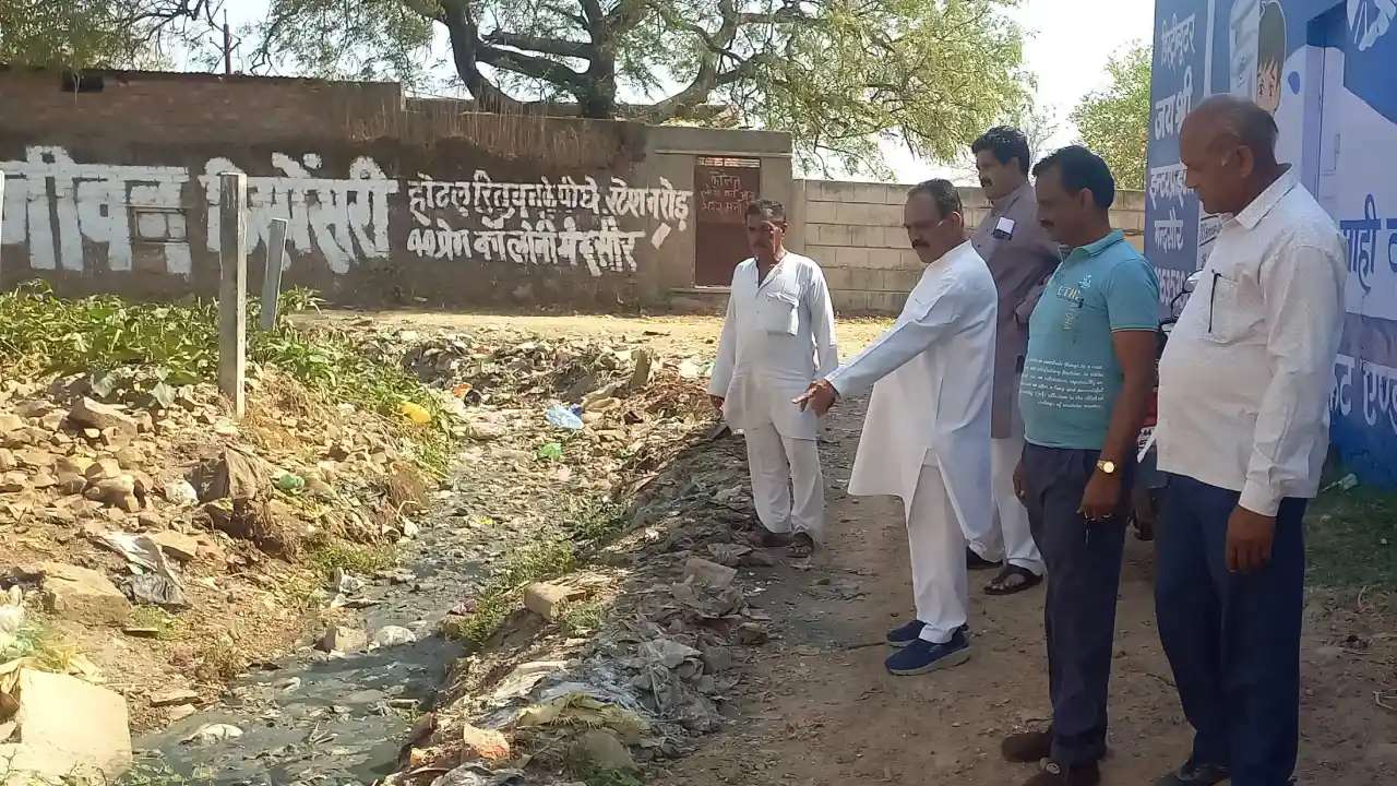 3800 की आबादी वाला गांव बोतलगंज मूलभूत सुविधाओं से वंचित,कांग्रेसनेता पहुंचे गांव जानी समस्याए